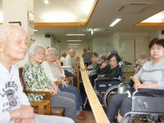 8月